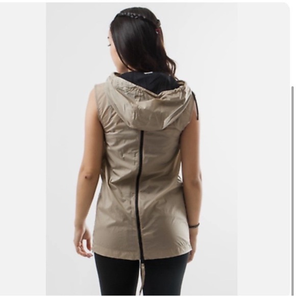 Nike Tech Hypermesh Sleeveless Windbreaker Vest Women's Khaki Nylon Lined - XS - Picture 2 of 14